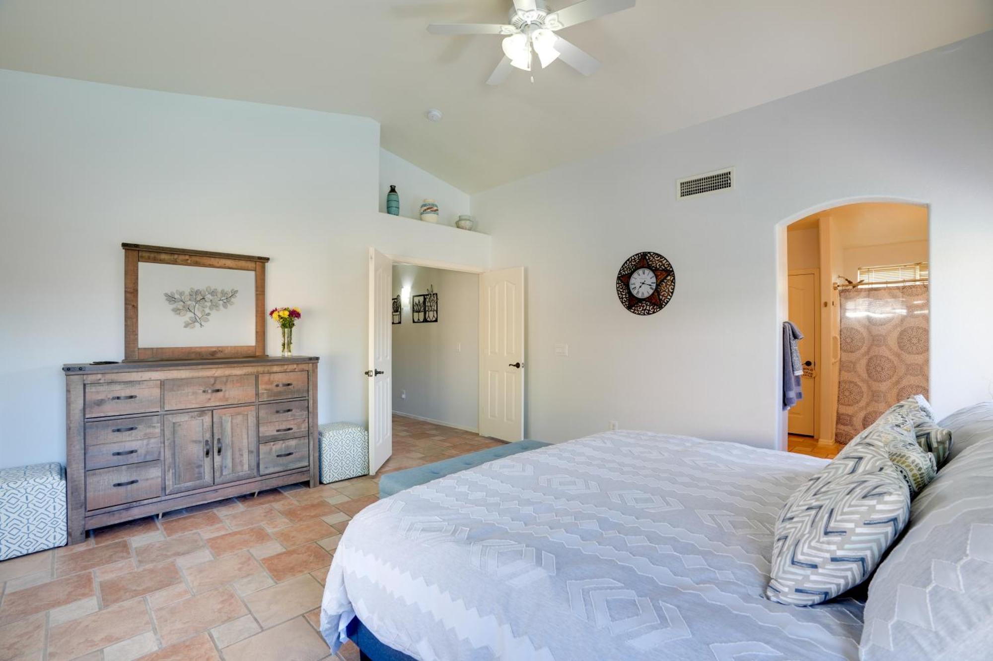 Villa Sunny Surprise Getaway With Private Yard And Pool Exterior foto