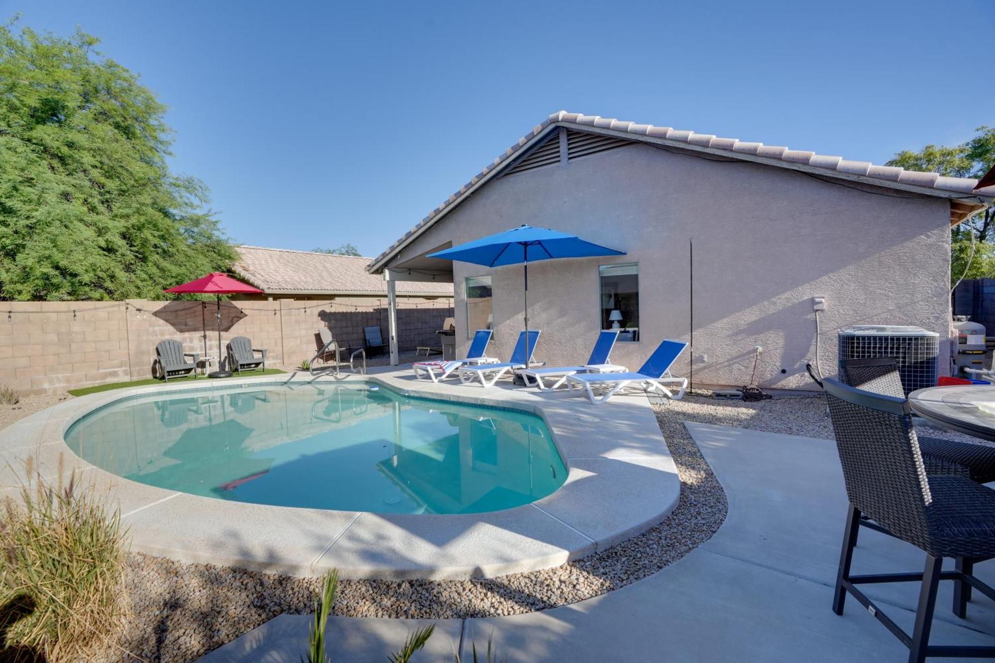 Villa Sunny Surprise Getaway With Private Yard And Pool Exterior foto