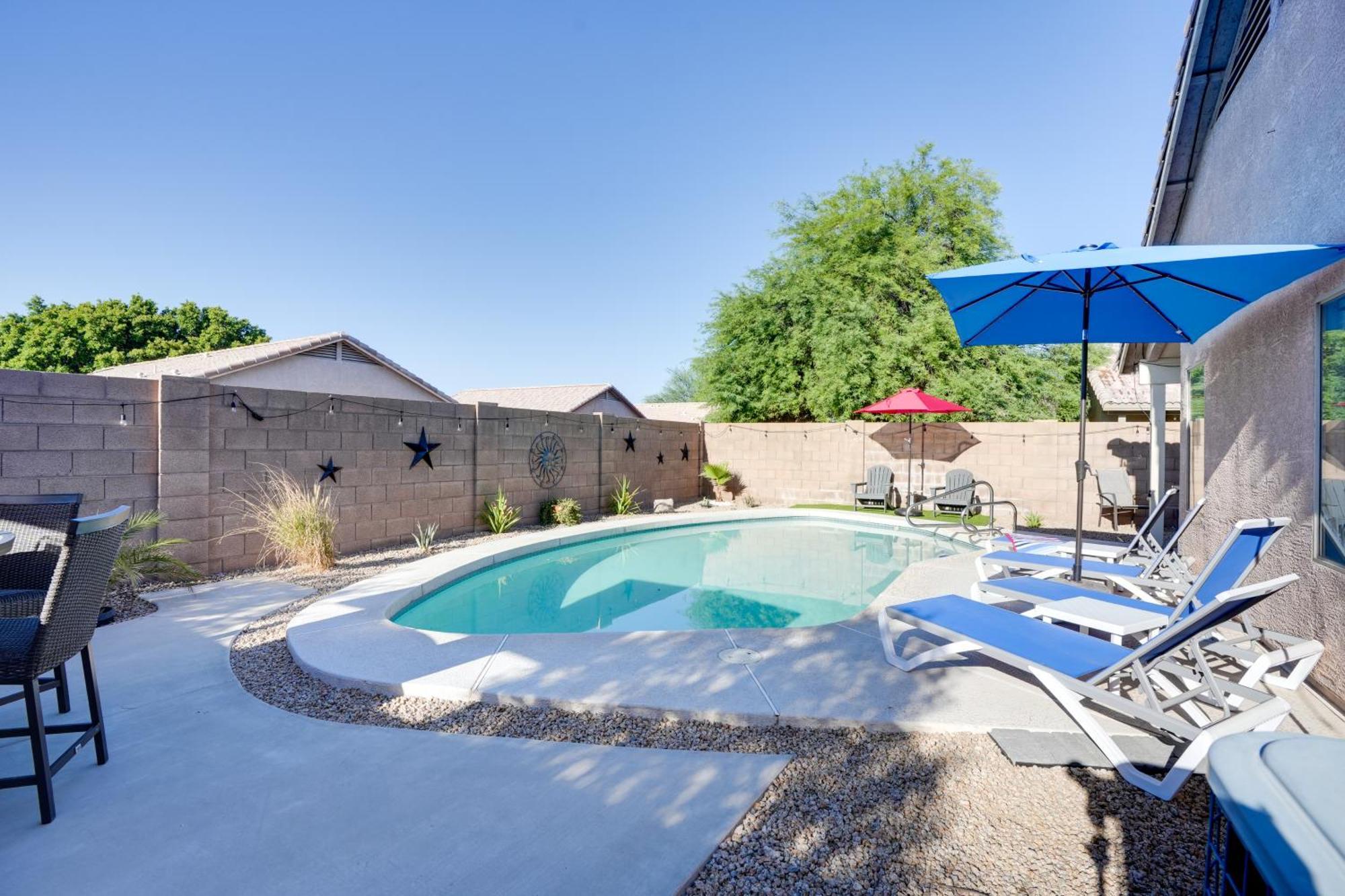 Villa Sunny Surprise Getaway With Private Yard And Pool Exterior foto